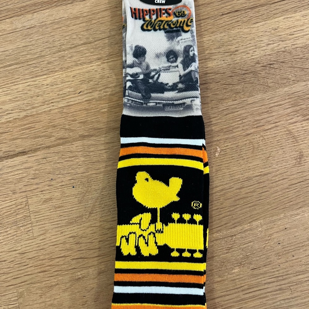 Woodstock Crew Socks
1 Pair Men 8-12 Orange Yellow Black Purple Hippies '69 New!